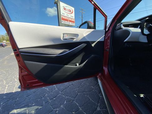 Used 2021 Toyota Corolla SE image 4