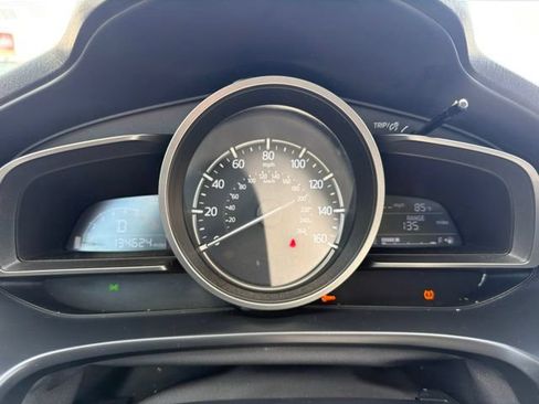 Used 2018 MAZDA MAZDA3 Touring FWD image 10