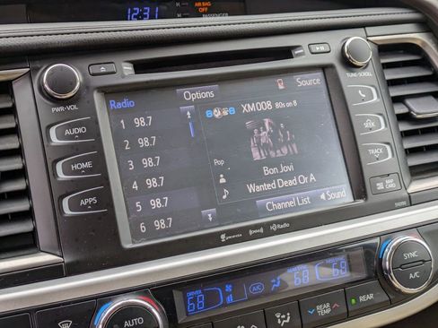 Used 2019 Toyota Highlander SE image 23