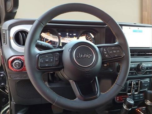 Used 2024 Jeep Gladiator Sport AWD/4WD image 3