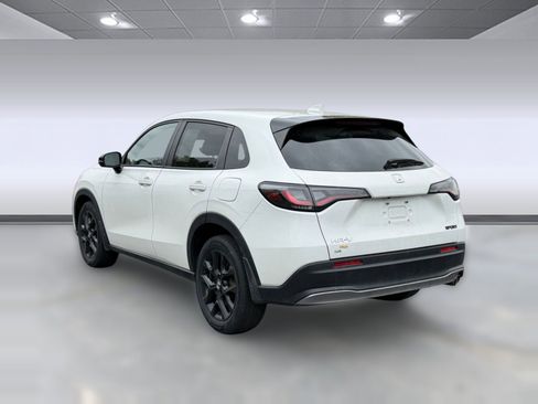 Used 2023 Honda HR-V Sport image 3