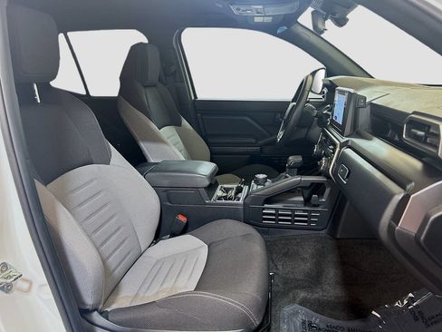 Used 2025 Toyota 4Runner TRD Off-Road AWD/4WD image 25