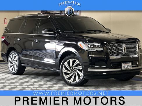Used 2022 Lincoln Navigator Reserve image 1