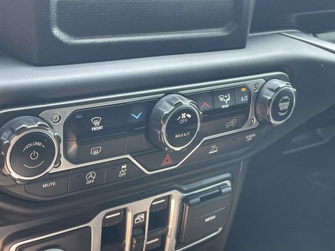 Used 2023 Jeep Wrangler Unlimited Sport AWD/4WD image 19