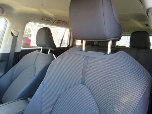 Certified 2022 Toyota Highlander LE image 16