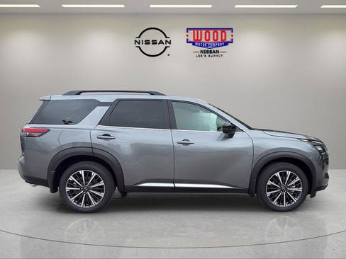 New 2026 Nissan Pathfinder Platinum AWD/4WD image 2
