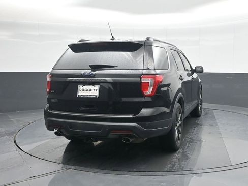 Used 2018 Ford Explorer XLT w/ Equipment Group 202A image 25