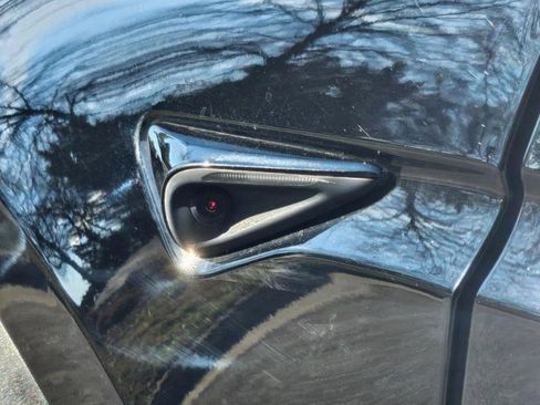 Used 2023 Tesla Model X image 30