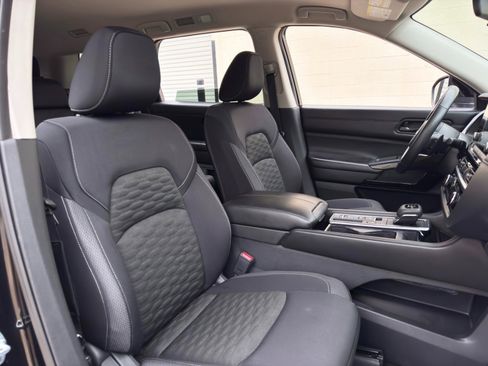 Used 2024 Nissan Pathfinder SV FWD image 31