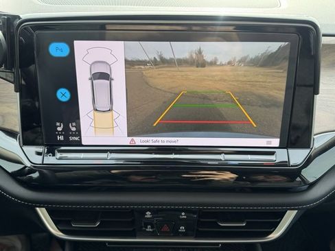 Used 2024 Volkswagen Atlas SE image 18