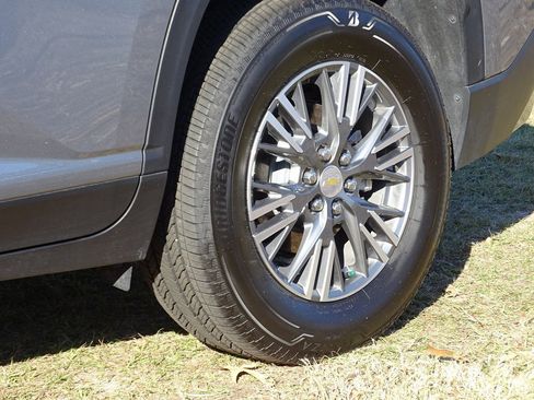 Used 2025 Chevrolet Traverse LT image 34