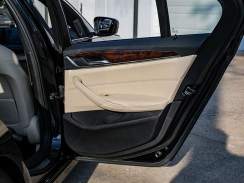 Used 2019 BMW 530e w/ Convenience Package image 45