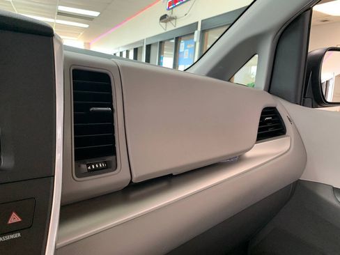 Used 2015 Toyota Sienna LE FWD image 16
