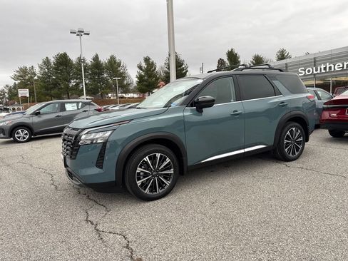 New 2026 Nissan Pathfinder Platinum image 1