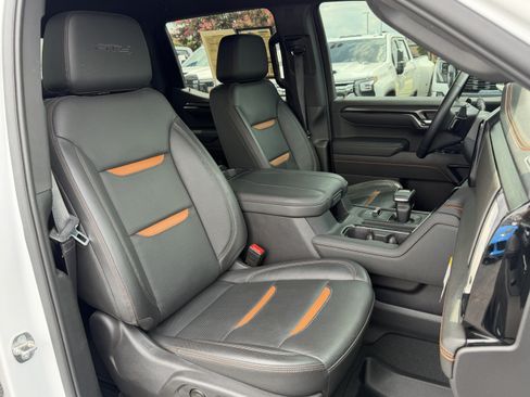 Used 2024 GMC Sierra 1500 AT4 w/ Technology Package AWD/4WD image 33