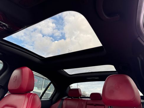 Used 2022 Alfa Romeo Giulia Veloce image 31