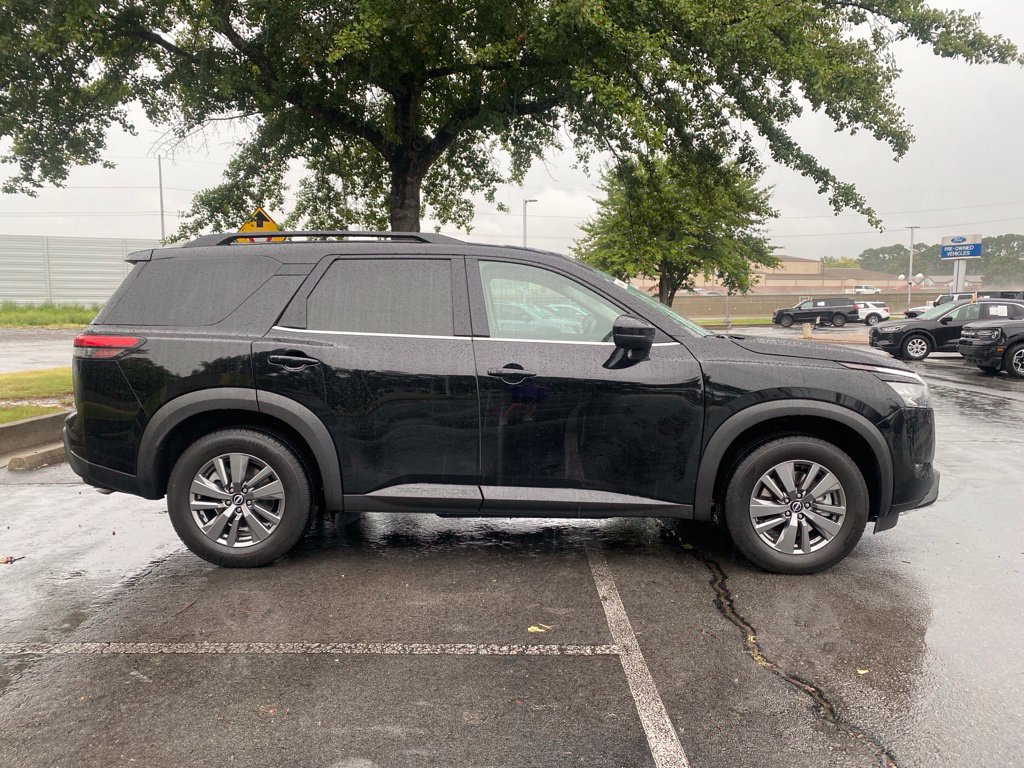 Used 2025 Nissan Pathfinder SV FWD image 8