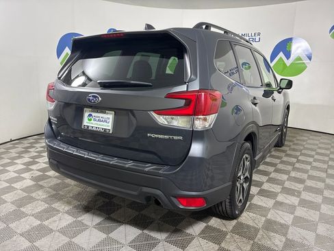 Used 2022 Subaru Forester Premium image 7