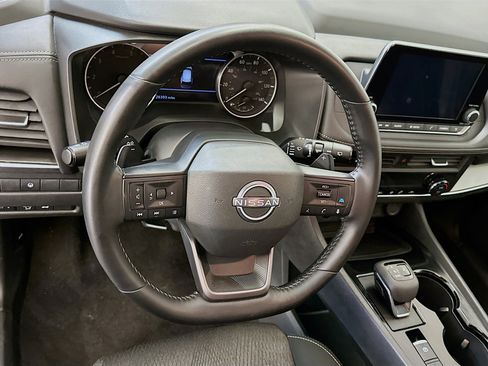 Used 2025 Nissan Rogue SV image 18