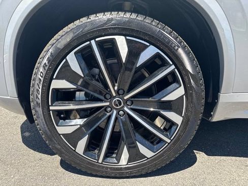 Certified 2025 Volvo XC90 B6 Plus AWD/4WD image 9