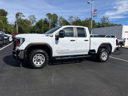 Used 2026 GMC Sierra 2500 Pro w/ Convenience Package AWD/4WD image 2