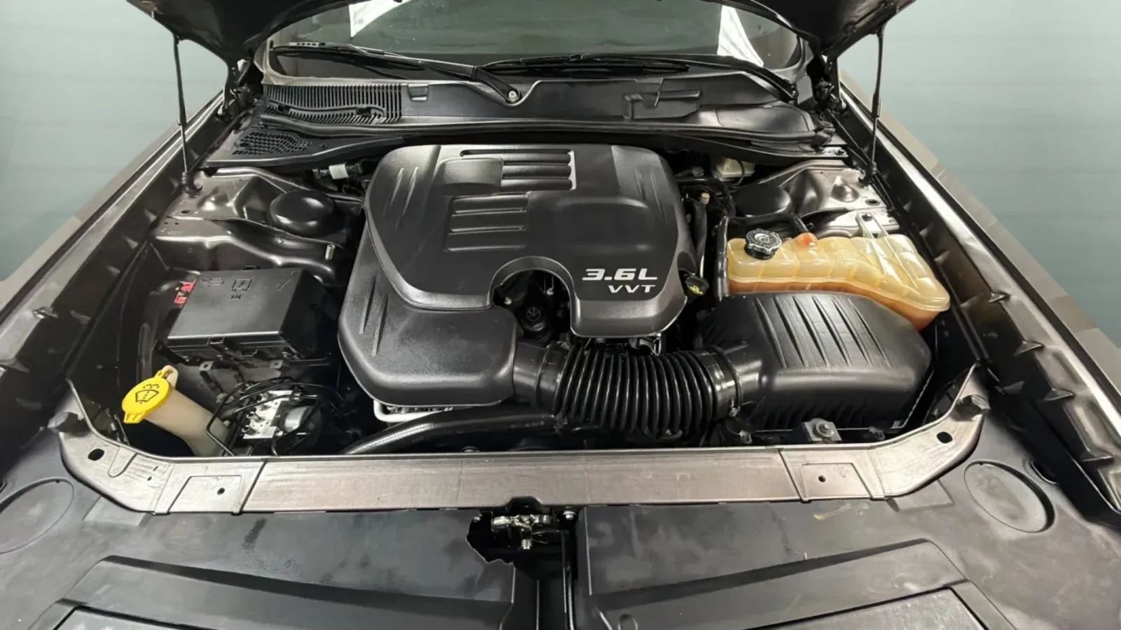 Used 2016 Dodge Challenger SXT RWD image 22