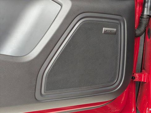 Certified 2025 Porsche Macan image 14