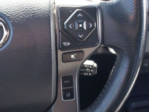 Used 2020 Toyota Tacoma TRD Sport w/ Technology Package RWD image 9