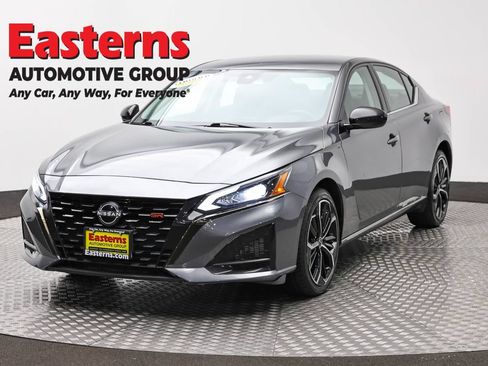 Used 2023 Nissan Altima 2.5 SR AWD/4WD image 1