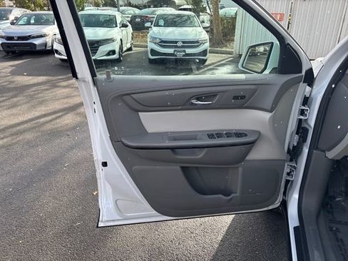 Used 2017 GMC Acadia Limited SLT image 12