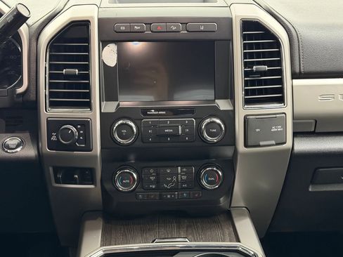 Used 2020 Ford F250 Lariat w/ Lariat Ultimate Package AWD/4WD image 17