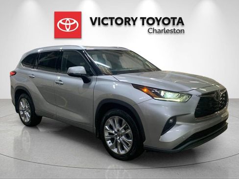 Used 2022 Toyota Highlander Limited AWD/4WD image 5
