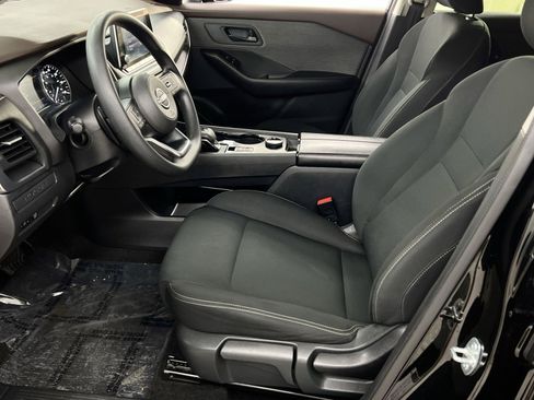 Used 2023 Nissan Rogue S image 2