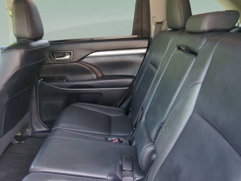 Used 2015 Toyota Highlander XLE FWD image 18