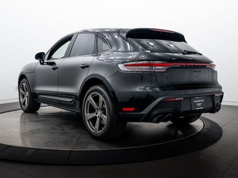 Certified 2025 Porsche Macan AWD/4WD image 3