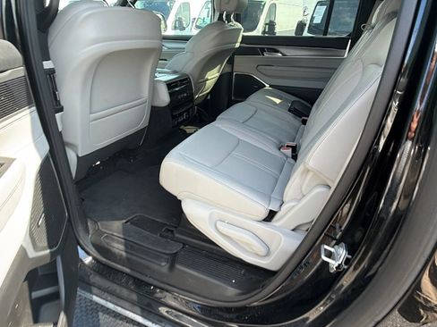 Used 2025 Jeep Wagoneer L 4WD image 24