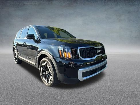 Used 2024 Kia Telluride EX w/ EX Captain's Chair Package AWD/4WD image 3