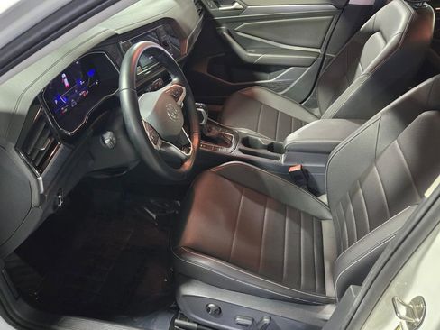 Certified 2023 Volkswagen Jetta SE w/ Panoramic Sunroof Package FWD image 10