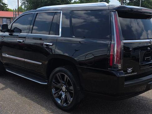 Used 2015 Cadillac Escalade Luxury RWD image 5
