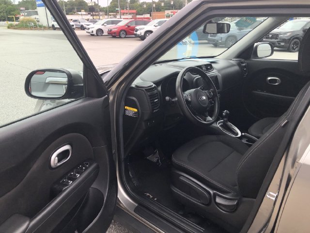 Used 2017 Kia Soul + FWD image 14