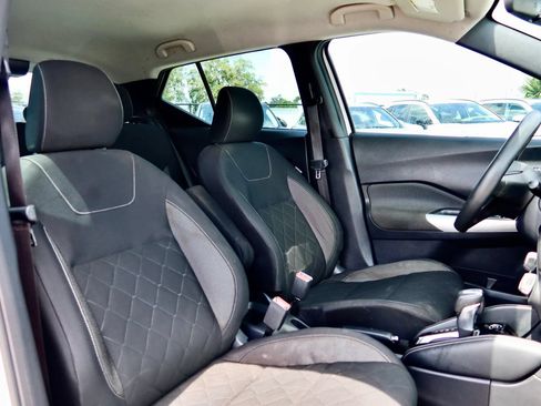 Used 2019 Nissan Kicks SV FWD image 10
