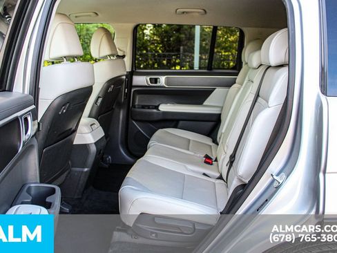 Used 2025 Hyundai Santa Fe SEL FWD image 17