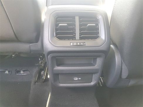 New 2025 Volkswagen Taos SE image 12