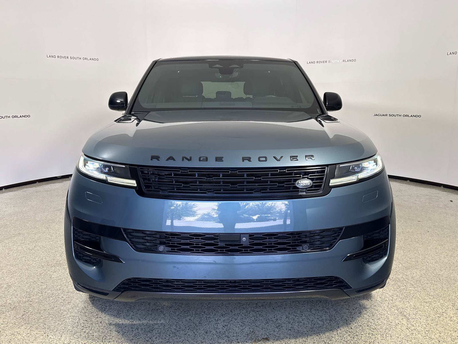 Used 2024 Land Rover Range Rover Sport SE AWD/4WD image 8