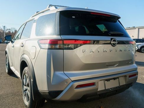 New 2025 Nissan Pathfinder SL image 7