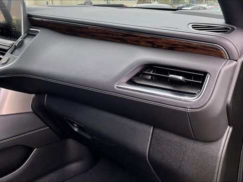 Used 2024 Chevrolet Suburban Premier image 20