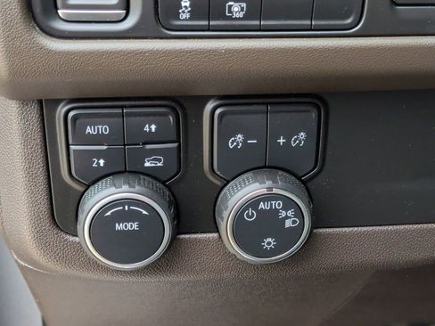 Used 2022 Chevrolet Tahoe LT w/ Luxury Package AWD/4WD image 17