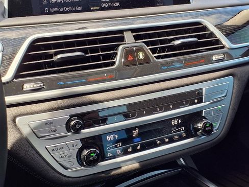 Used 2022 BMW 750i xDrive w/ Executive Package image 5