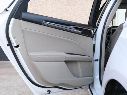 Used 2018 Ford Fusion SE image 24