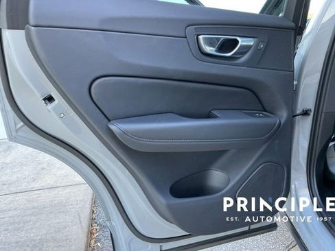 Certified 2025 Volvo XC60 B5 Core image 28